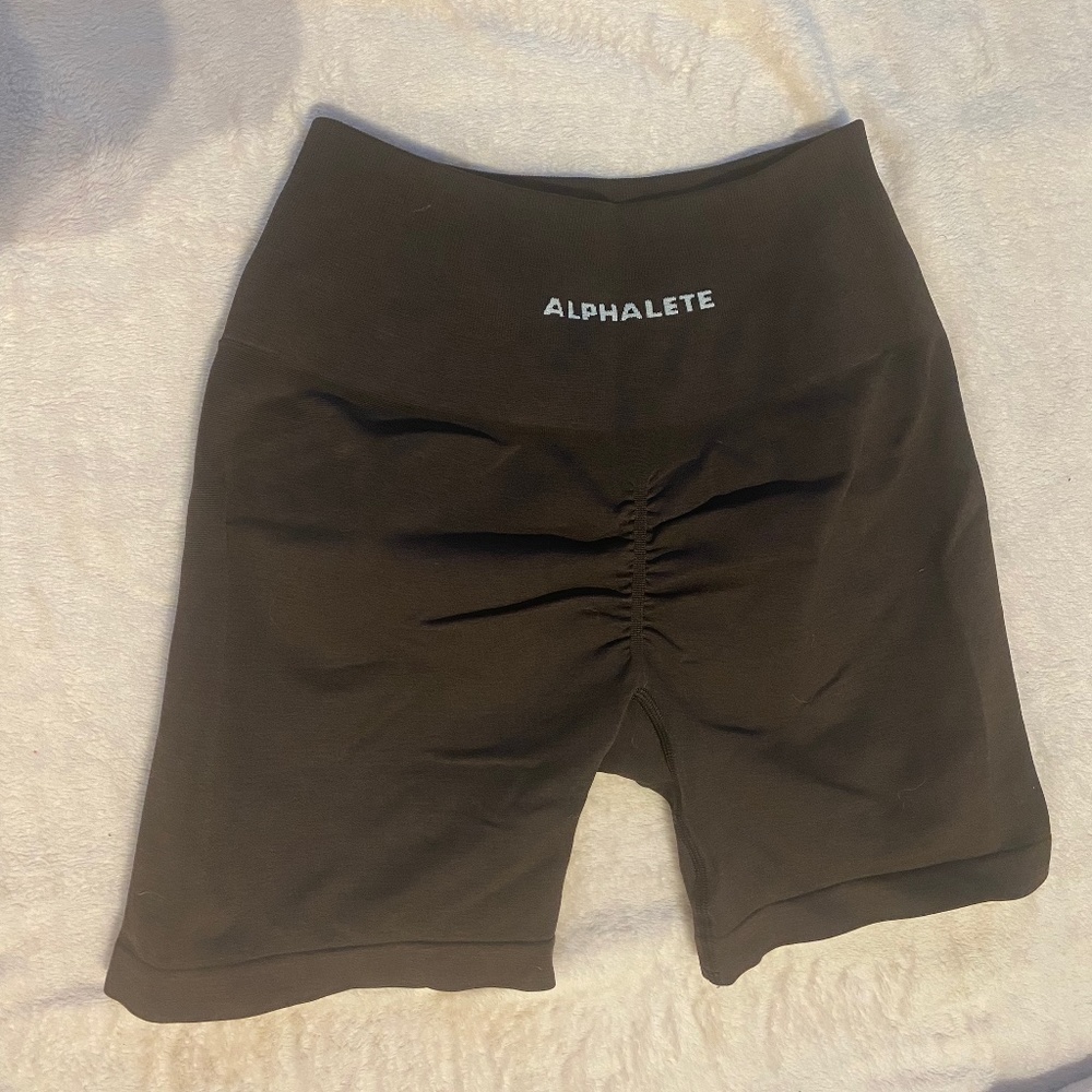 Alphalete Amplify Shorts, Size Medium, Chocolate